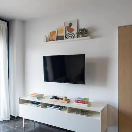 'core' Modern Living Apartment, Rhodes Center