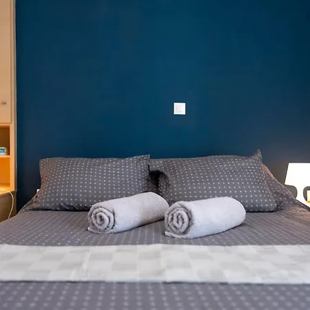 'core' Modern Living Apartment, Rhodes Center Apartamento *